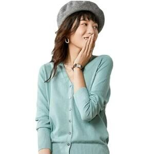 Neiman Marcus 100% Cashmere Cardigan Sweater